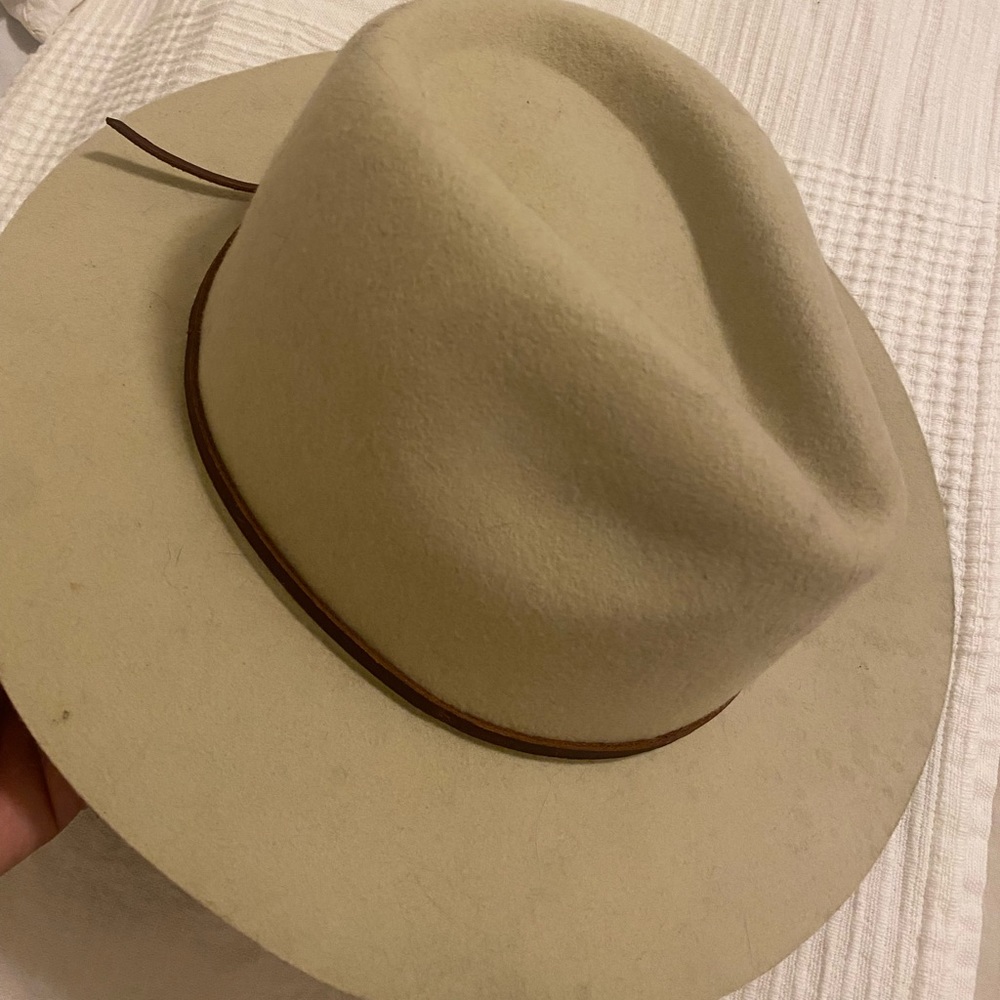 size L Brixton hat